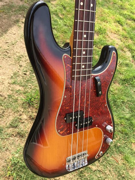 fender p bass 1962 reissue.